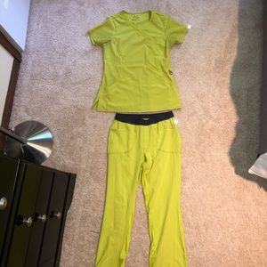 Cherokee Infinity scrub set